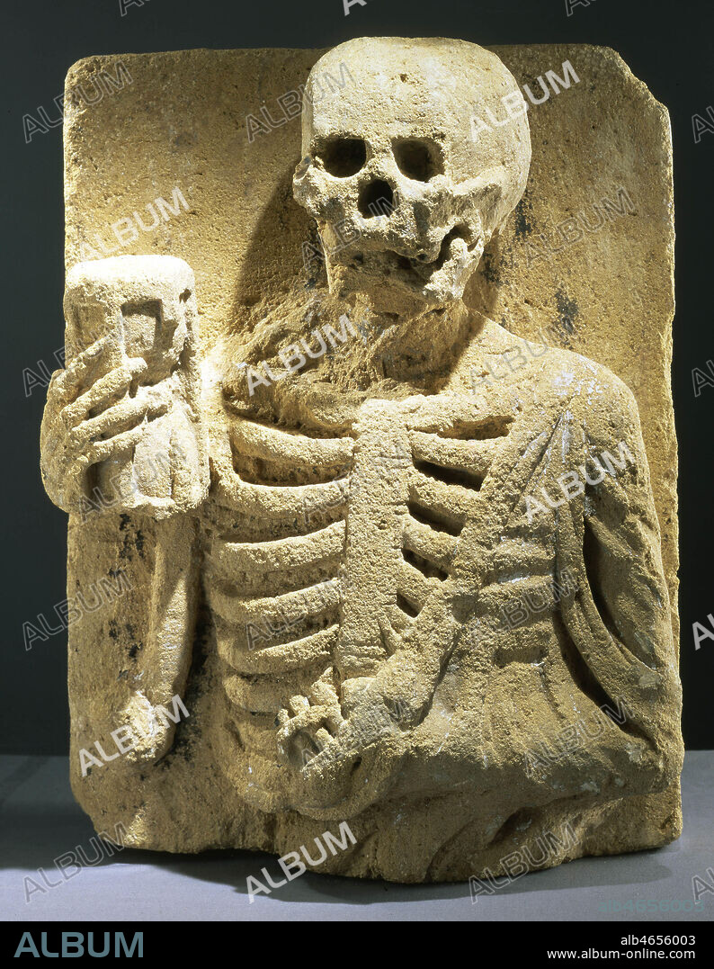 'Buste de squelette tenant un sablier.' Bas relief en gres du 16eme siecle. Provient d'un monument funeraire a Senones (Vosges). Musee des Beaux-arts d'Epinal. Credit: Photo Prud'homme/KHARBINE-TAPABOR.