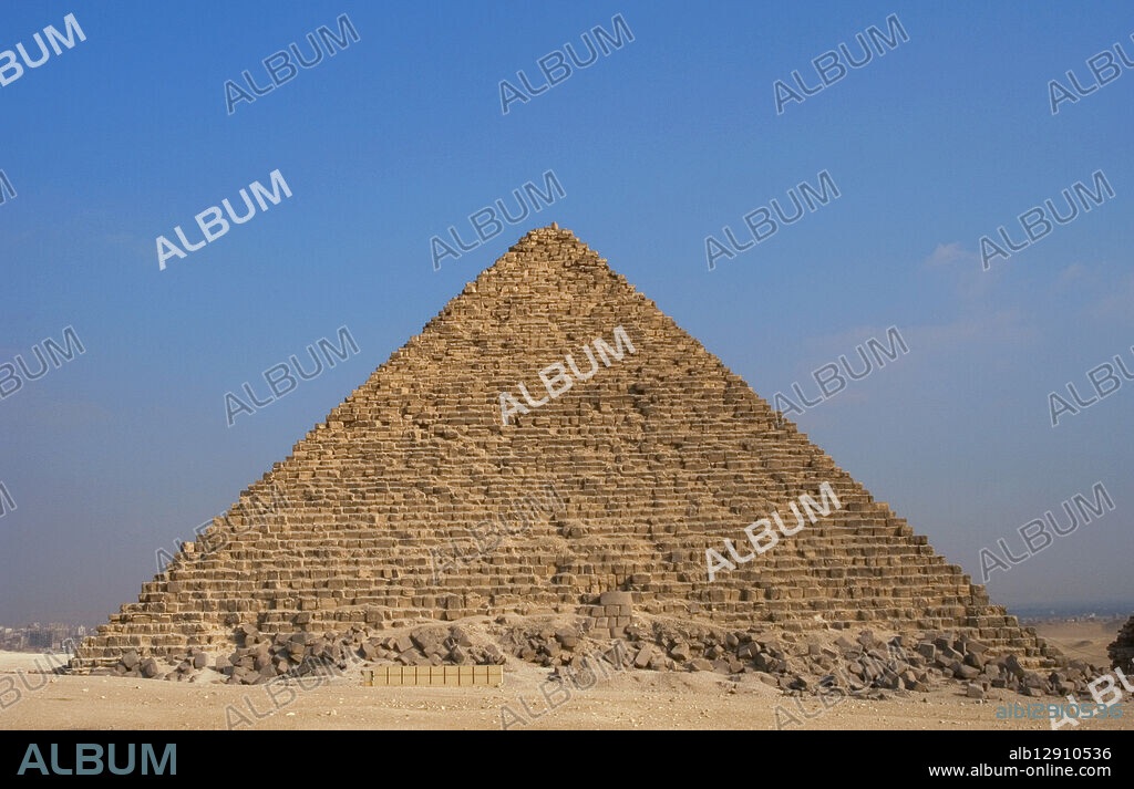 Pirámide de Micerino. Necrópolis de Guiza. Egipto.