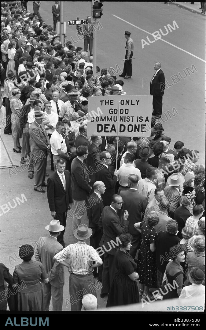 Crowd gathered on street to see Russian, Soviet leader, Nikita Khrushchev, arrive in Des Moines, Iowa, during his visit to the USA in 1959.