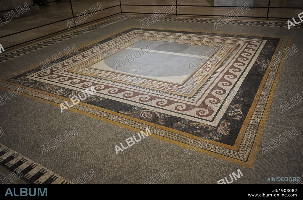 ARTE ROMANO. ASIA MENOR-TURQUIA. MOSAICO procedente del PALACIO V de la Acrópolis de la ciudad de Pérgamo. 160-150 a. C. Inscripción del artista Hephaistion. Siglo II a. C. Museo de Pérgamo (Isla de los Museos). Berlín. Alemania. Europa.
