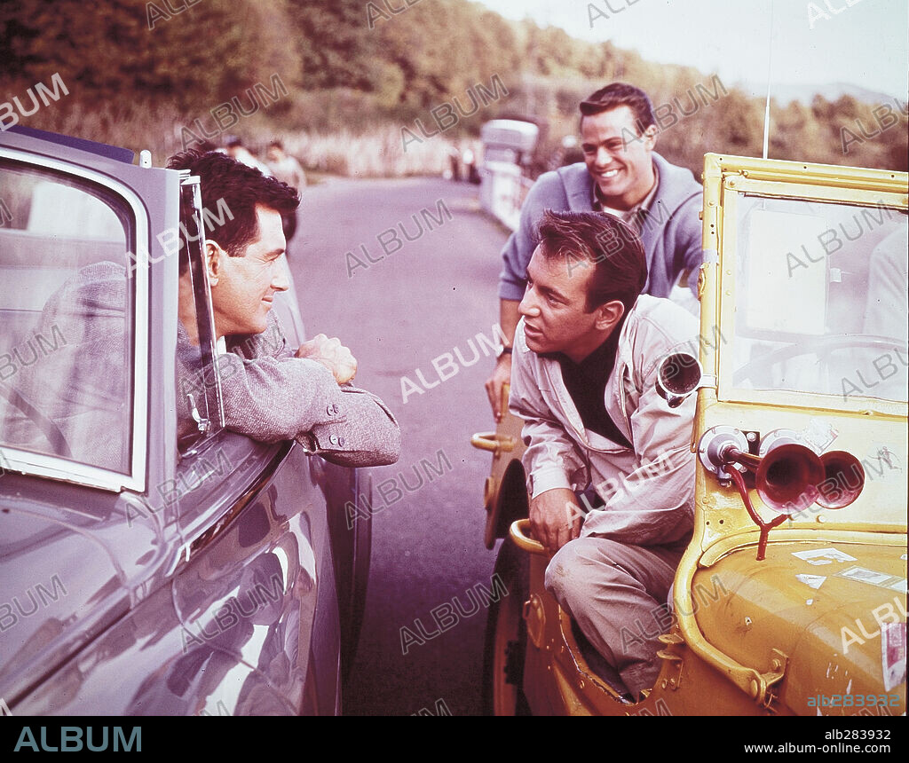 BOBBY DARIN y ROCK HUDSON en CUANDO LLEGUE SEPTIEMBRE, 1961 (COME SEPTEMBER), dirigida por ROBERT MULLIGAN. Copyright UNIVERSAL INTERNATIONAL.