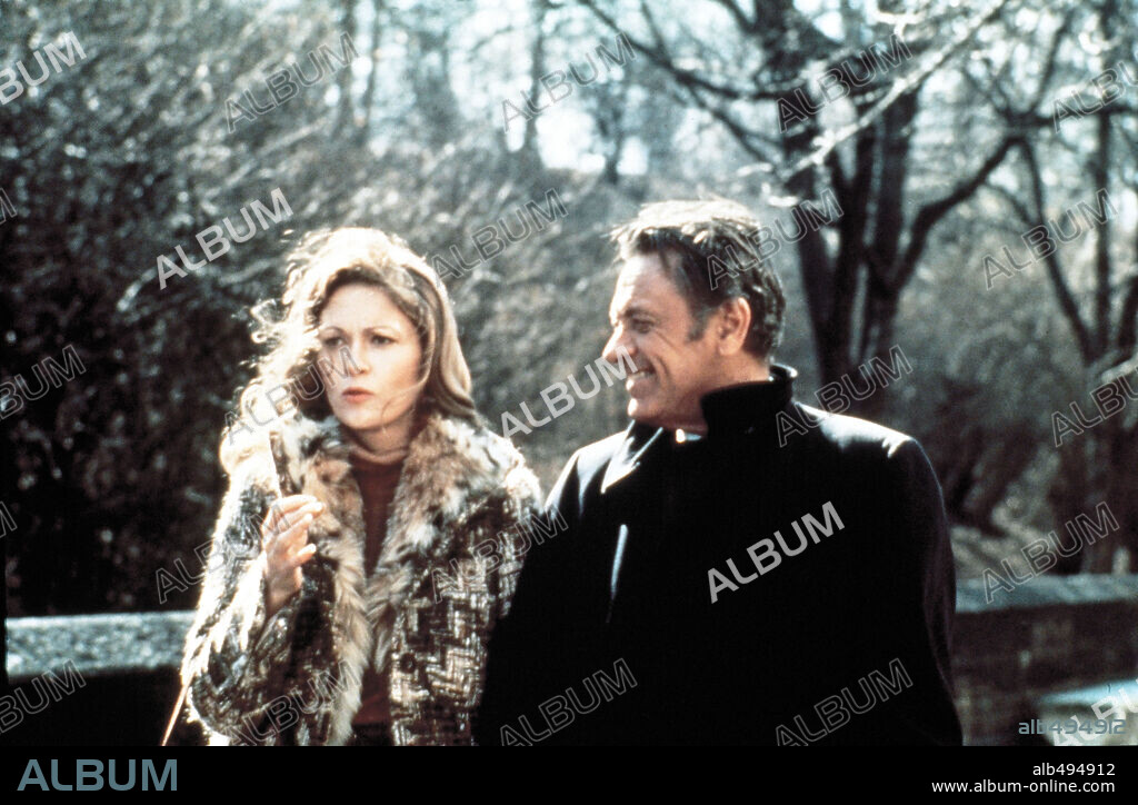 FAYE DUNAWAY y WILLIAM HOLDEN en NETWORK, UN MUNDO IMPLACABLE, 1976 (NETWORK), dirigida por SIDNEY LUMET. Copyright UNITED ARTISTS.