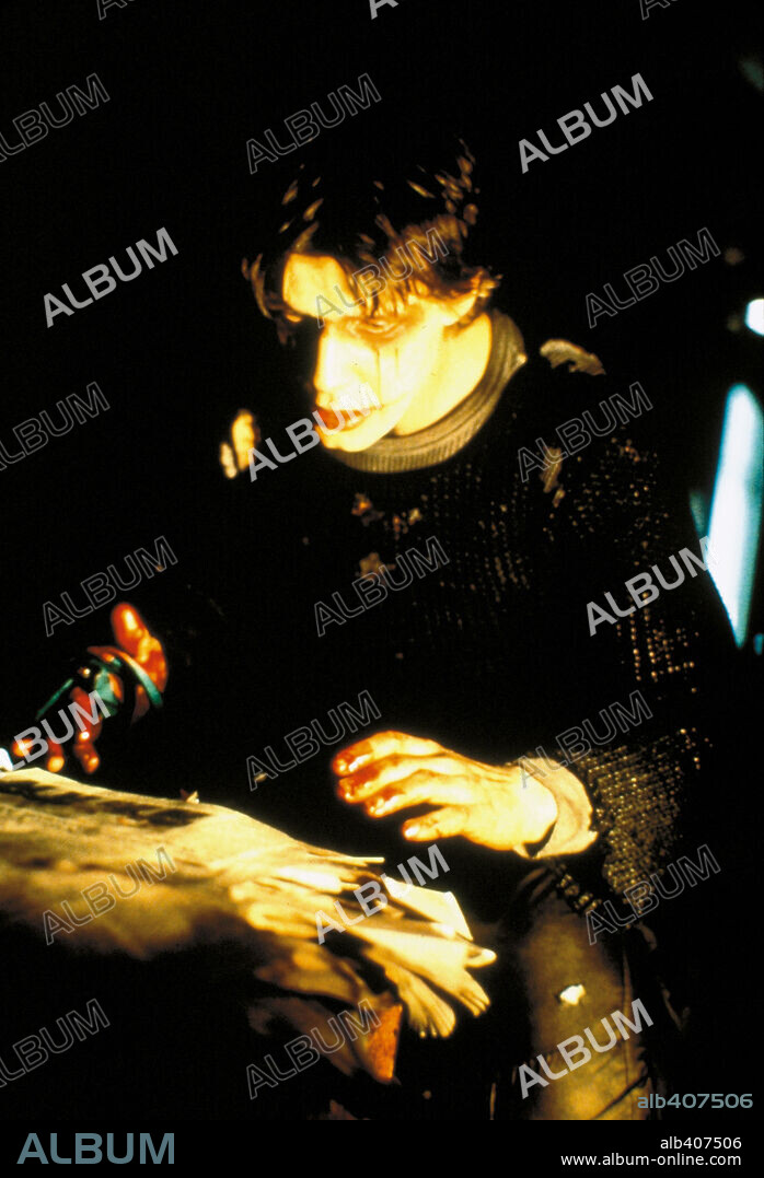 ERIC MABIUS en CUERVO: EL CUERVO: SALVACIÓN, 2000 (CROW: THE CROW: SALVATION), dirigida por BHARAT NALLURI. Copyright AURUM PRODUCCIONES, S.A.-CRISTAL P.C.