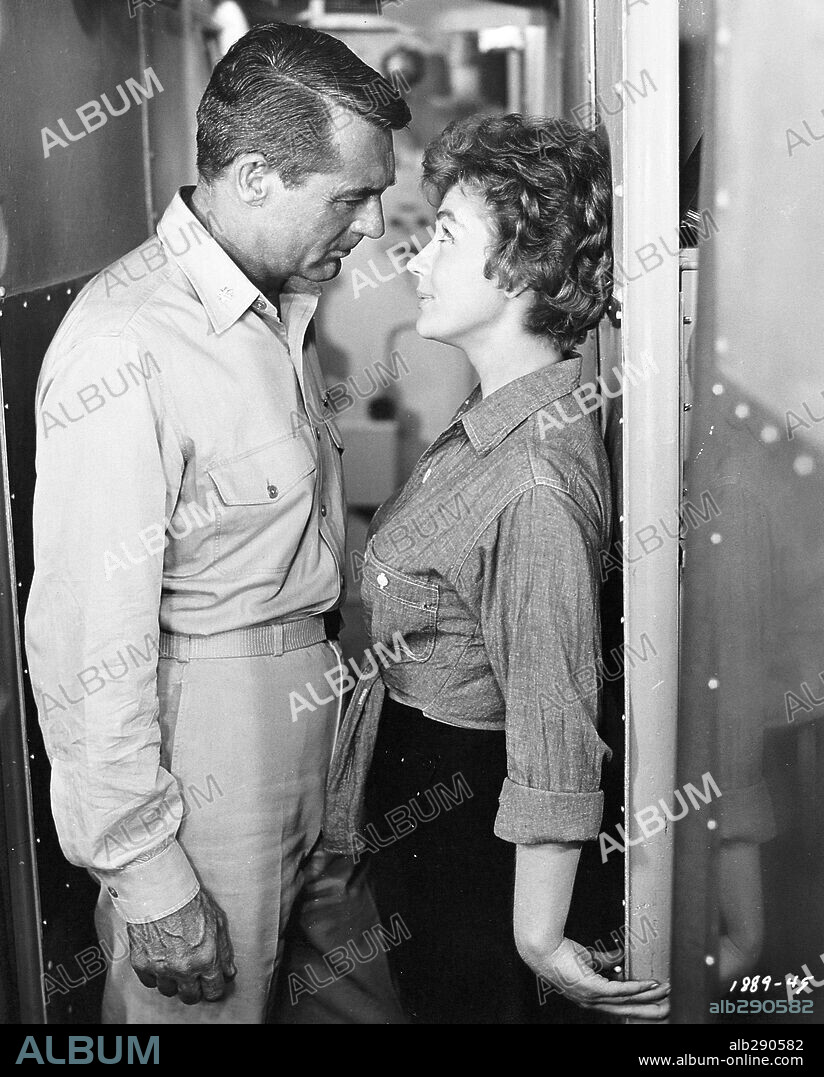 CARY GRANT and JOAN O'BRIEN in OPERATION PETTICOAT, 1959, directed by BLAKE EDWARDS. Copyright UNIVERSAL PICTURES.