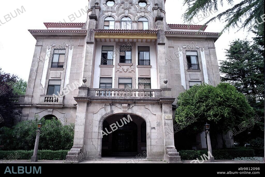 Fachada del colegio mayor Fonseca.