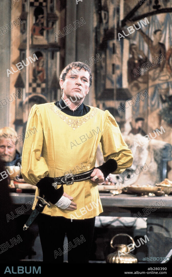 RICHARD BURTON in BECKET, 1964, directed by PETER GLENVILLE. Copyright PARAMOUNT PICTURES.