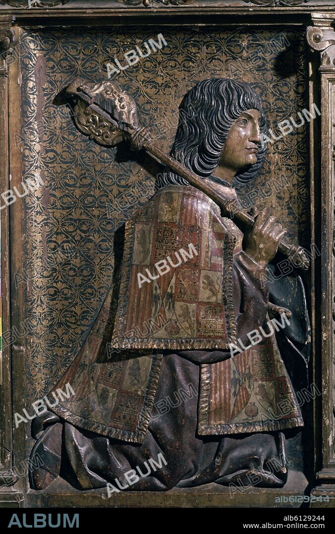 FELIPE BIGARNY (1475/1543). BAJORRELIEVE - MACERO Ó PAJE  DE LOS REYES CATOLICOS-HACIA 1521 - RETABLO MAYOR DE LA CAPILLA REAL DE LA CATEDRAL DE GRANADA - ESCUDO EN LA ROPA.