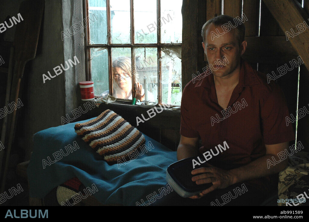 JORDIS TRIEBEL y JURGEN VOGEL en LA SUERTE DE EMMA, 2006 (EMMAS GLÜCK), dirigida por SVEN TADDICKEN. Copyright WÜSTE FILM WEST GMBH/SÜDWESTFUNK (SWF)/WÜSTE FIMPRODUKTION.