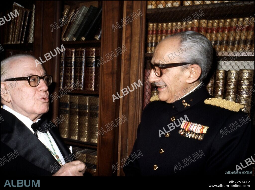 GUTIERREZ MELLADO, MANUEL. MILITAR Y POLITICO ESPAÑOL. MADRID 1913-1995. FOTO EN LA REAL ACADEMIA DE LA LENGUA CON PEDRO SAINZ RODRIGUEZ.