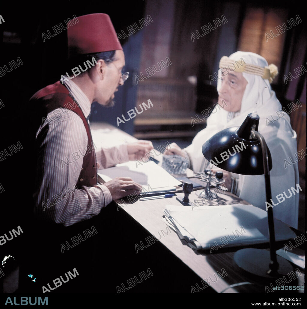 JOSE LUIS LOPEZ VAZQUEZ and TOTO in TOTÒ OF ARABIA, 1964 (TOTO D'ARABIA), directed by JOSE ANTONIO DE LA LOMA.