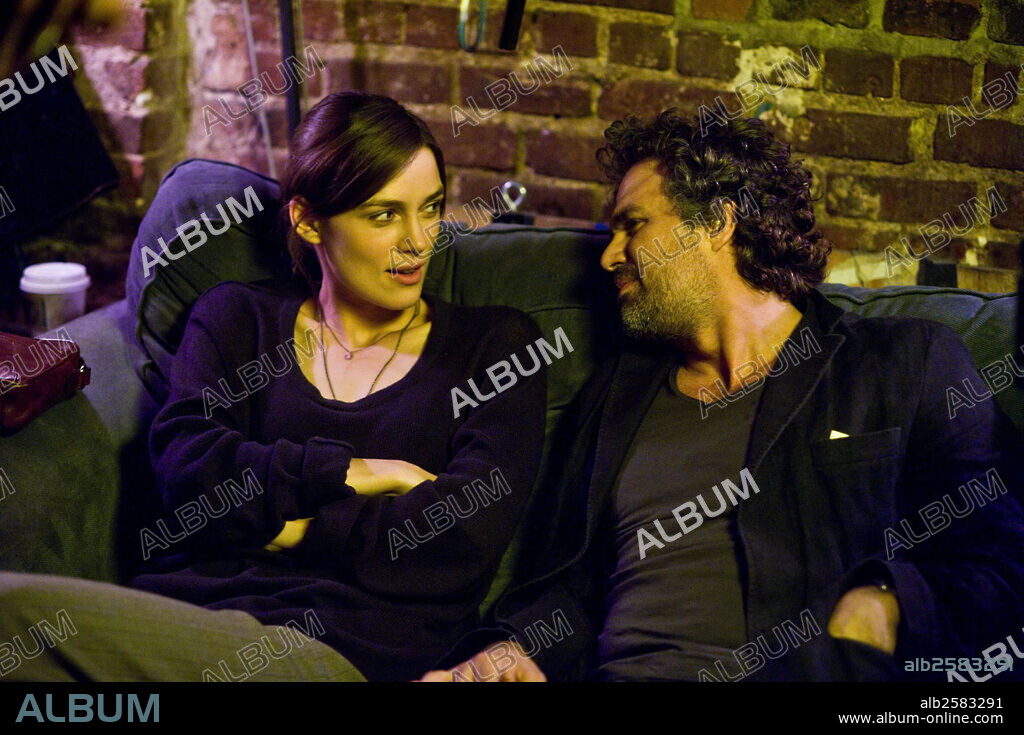 KEIRA KNIGHTLEY y MARK RUFFALO en BEGIN AGAIN, 2013, dirigida por JOHN CARNEY. Copyright EXCLUSIVE MEDIA GROUP.