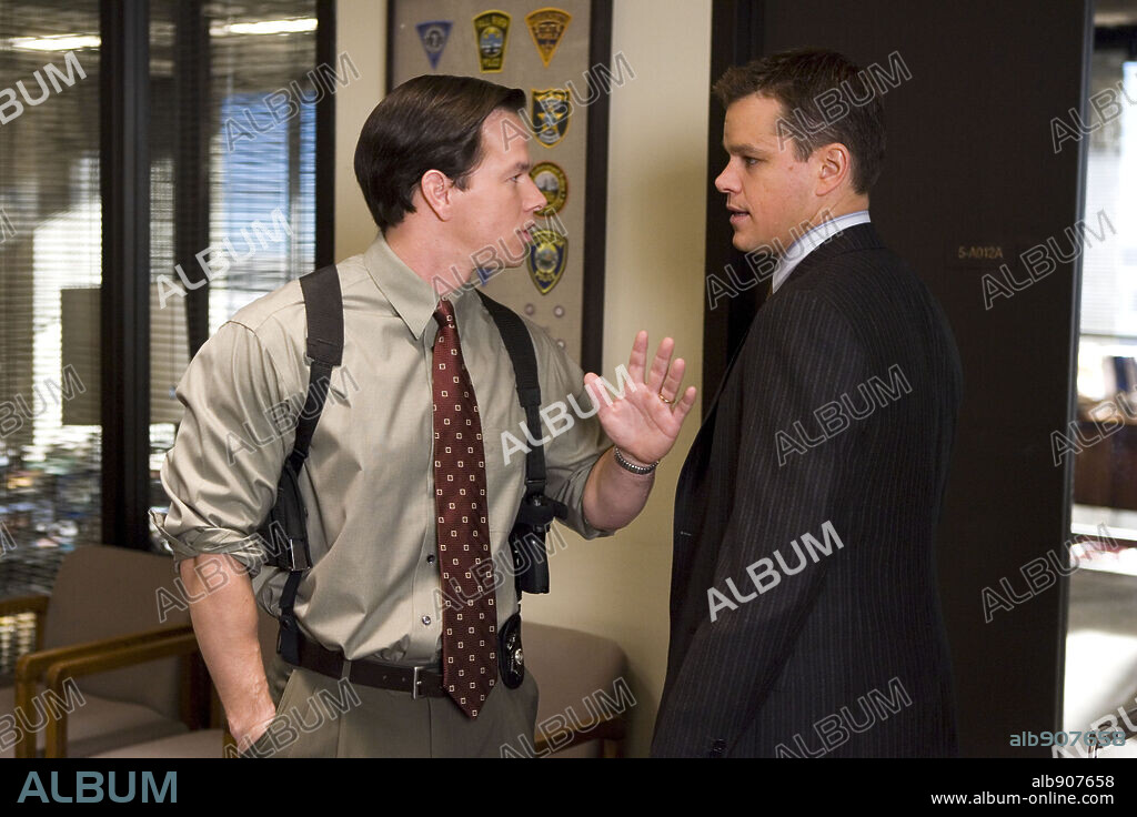 MARK WAHLBERG and MATT DAMON in THE DEPARTED, 2006, directed by MARTIN SCORSESE. Copyright WARNER BROS PICTURES/VERTIGO ENTERTAINMENT/INITIAL ENTERTAIN / COOPER, ANDREW.