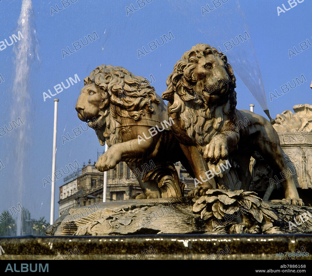 ROBERTO MICHEL (1720-1780). DETALLE DE LOS LEONES DE LA FUENTE DE CIBELES LOS CUALES REPRESENTAN A LOS PERSONAJES MITOLOGICOS HIPONEMES (MELAION) Y ATALANTA - FOTO AÑOS 80 - FOTO.