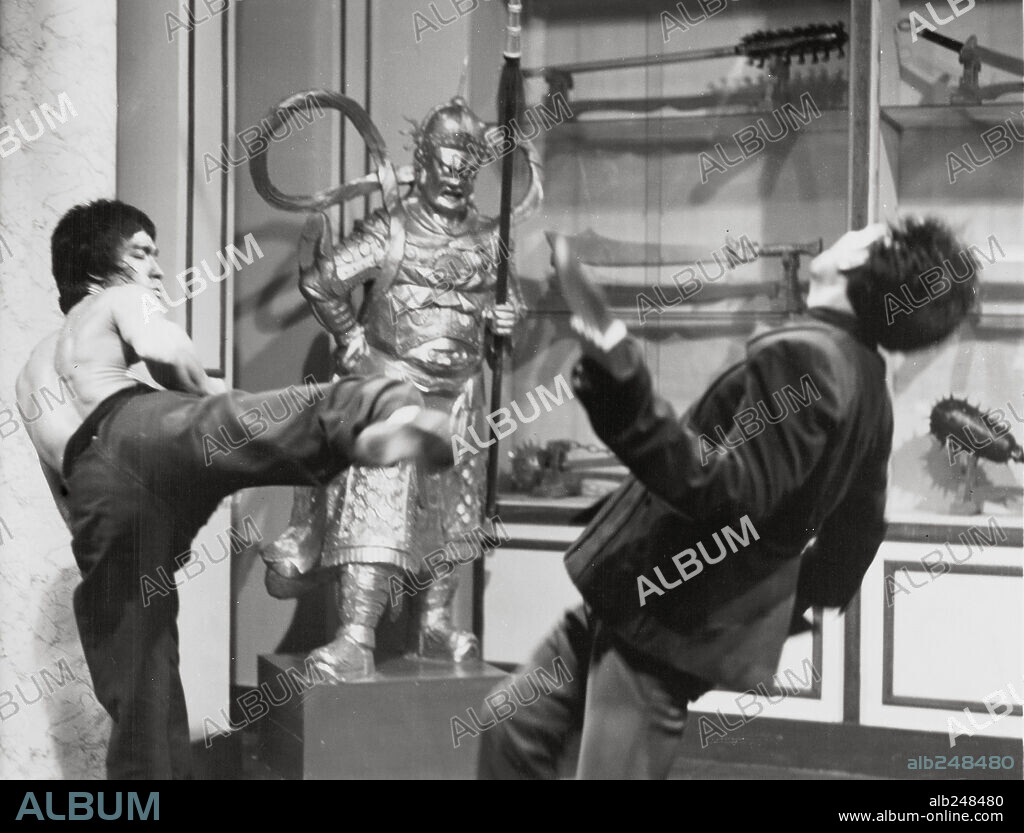 BRUCE LEE in ENTER THE DRAGON, 1973, directed by ROBERT CLOUSE. Copyright CONCORD/WB.