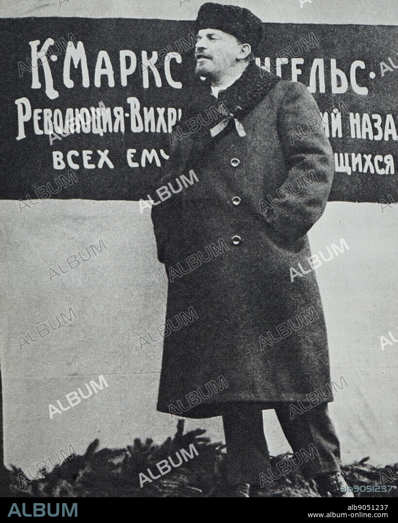 Vladimir Lenin delivers a speech at the opening of a temporary monument to K. Marx and F. Engels on Voskresenskaya Square (now Revolution Square). 1918, Moscow.