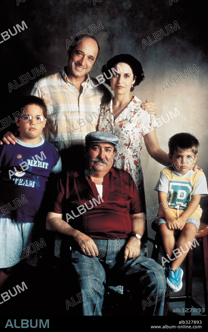 ADRIANA OZORES, ANTONIO GAMERO, DAVID MARTINEZ, DAVID SANCHEZ DEL REY and ROBERTO ALVAREZ in MANOLITO FOUR EYES, 1999 (MANOLITO GAFOTAS), directed by MIGUEL ALBALADEJO. Copyright CASTELAO PRODUCTIONS.