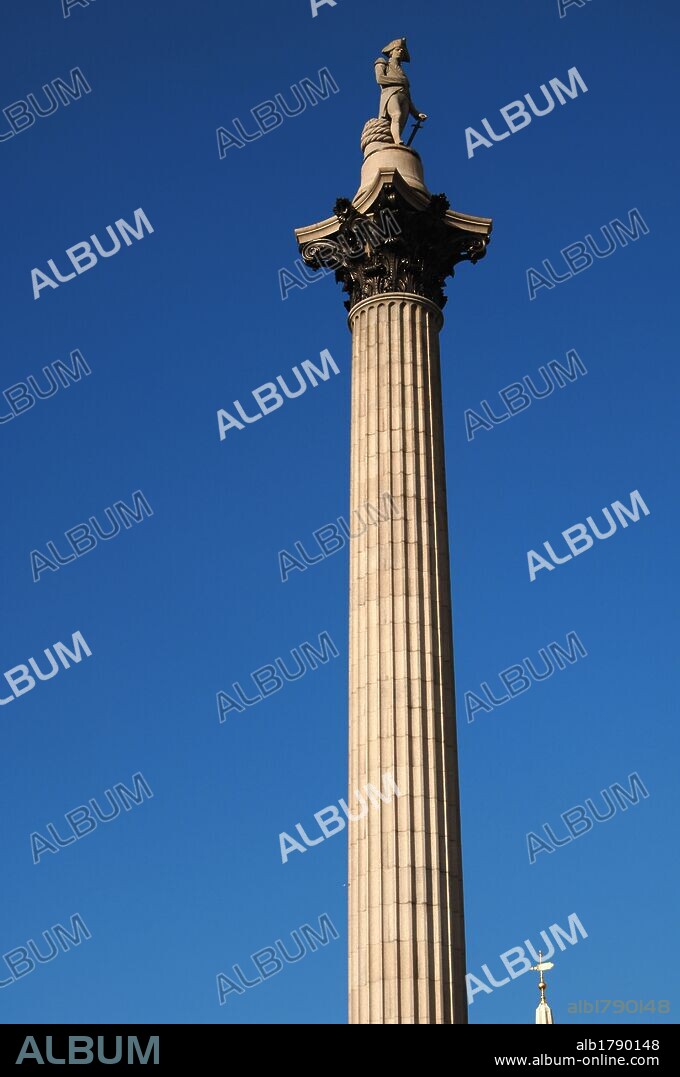 REINO UNIDO. LONDRES. Vista de la COLUMNA DE NELSON en TRAFALGAR SQUARE. Inglaterra.