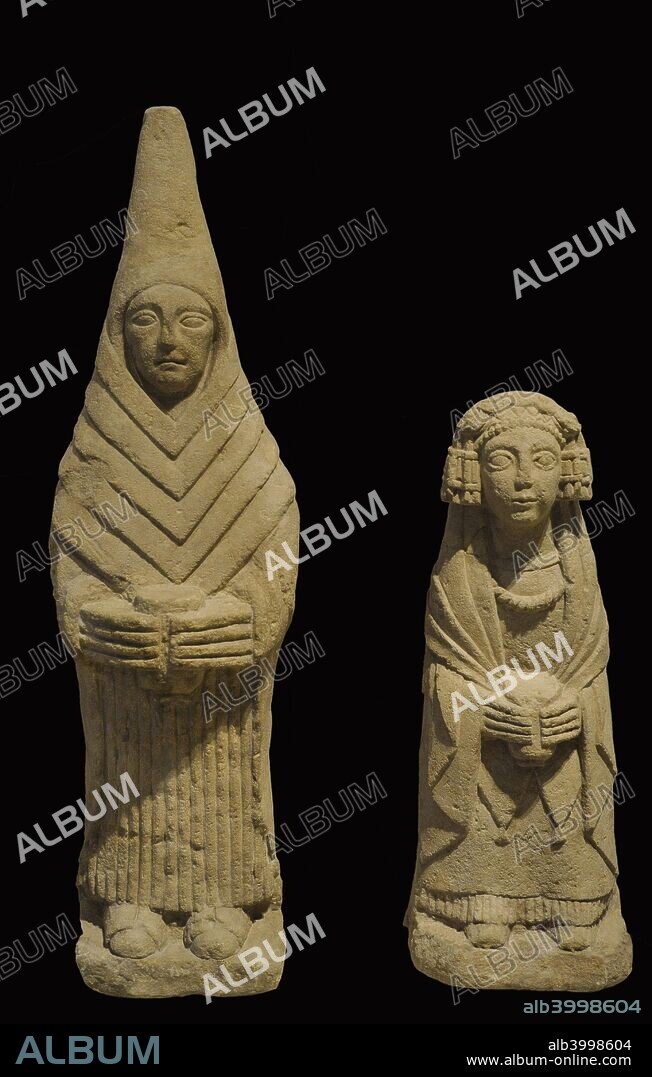 Cultura Ibérica. Figuras femeninas oferentes. Siglos III-II a. C. Piedra caliza. Figuras en actitud oferente portando un vaso-ofrenda. Procedentes del Santuario del Cerro de Los Santos (Montealegre del Castillo, provincia de Albacete). Museo Arqueológico Nacional. Madrid. España.