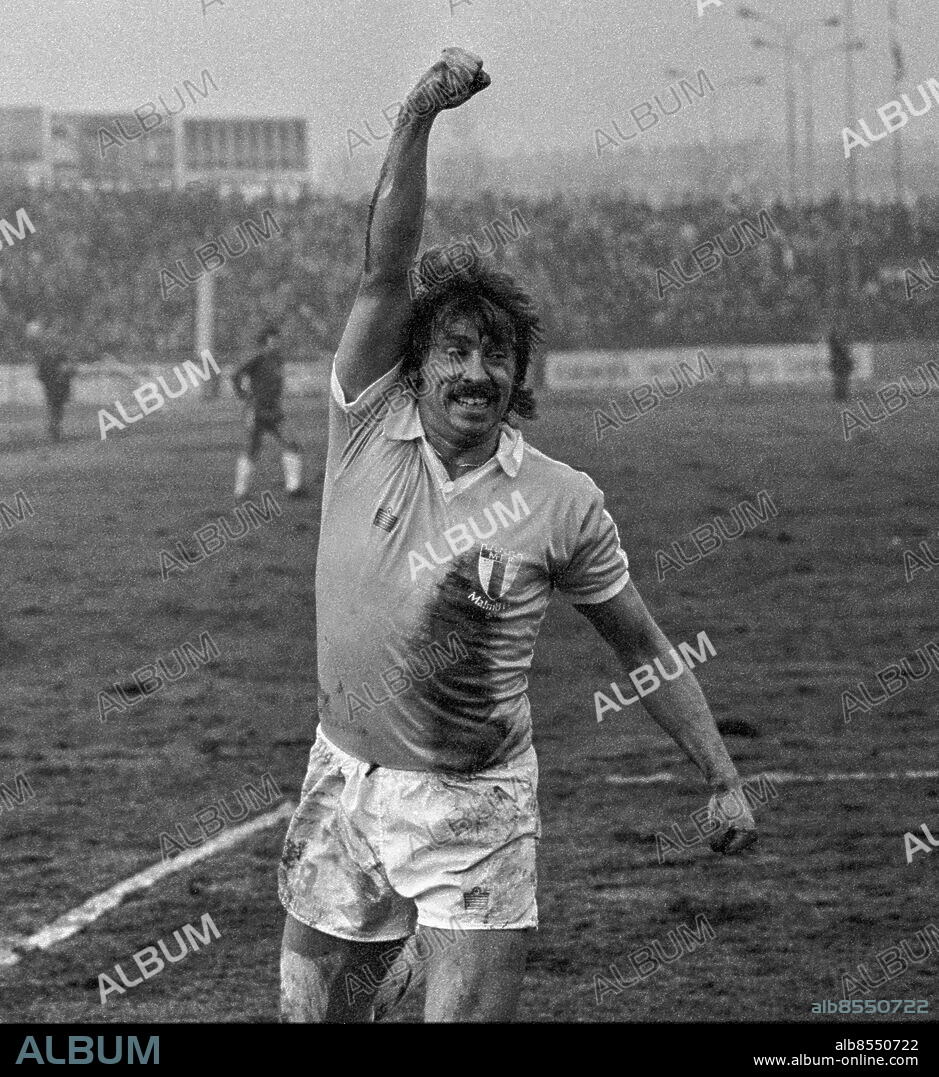Krakow 19790307 . Malmö FF i Europacupen 1978/1979.. Tommy Hansson, Malmö FF, skjuter klubben vidare i Europacupen 1979 med ett mål på bortaplan mot Wisla Krakow. Foto: Torbjörn Andersson / EXP / TT / Kod: 4 . ** AFTONBLADET OUT **.