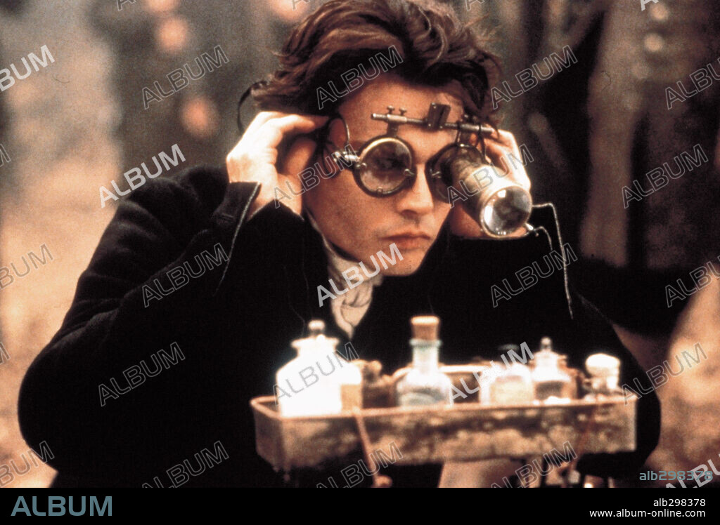JOHNNY DEPP in SLEEPY HOLLOW, 1999, directed by TIM BURTON. Copyright MANDALAY PICTURES.