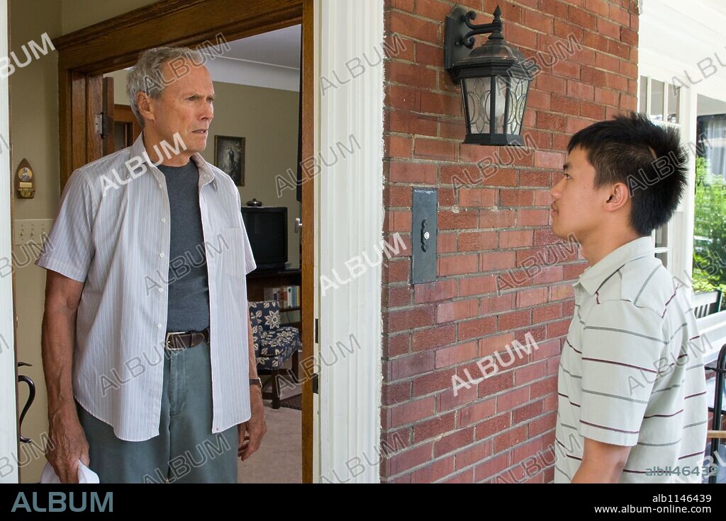 BEE VANG y CLINT EASTWOOD en GRAN TORINO, 2008, dirigida por CLINT EASTWOOD. Copyright DOUBLE NICKEL ENTERTAINMENT/GERBER PICTURES/MALPASO PRODUC./ / RIVETTI, ANTHONY MICHAEL.