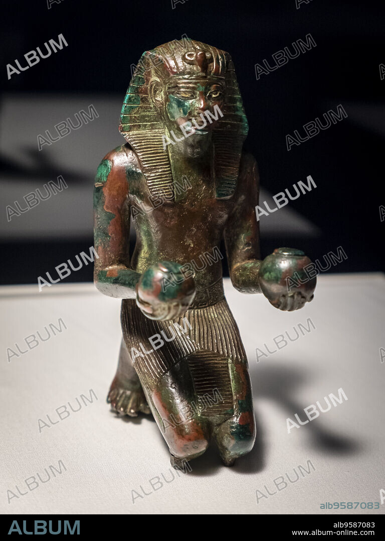 statuette of pharaoh Tutmosis IV, bronze, eighteenth dynasty reigning Tutmosis IV, Egypt, collection of the British Museum.