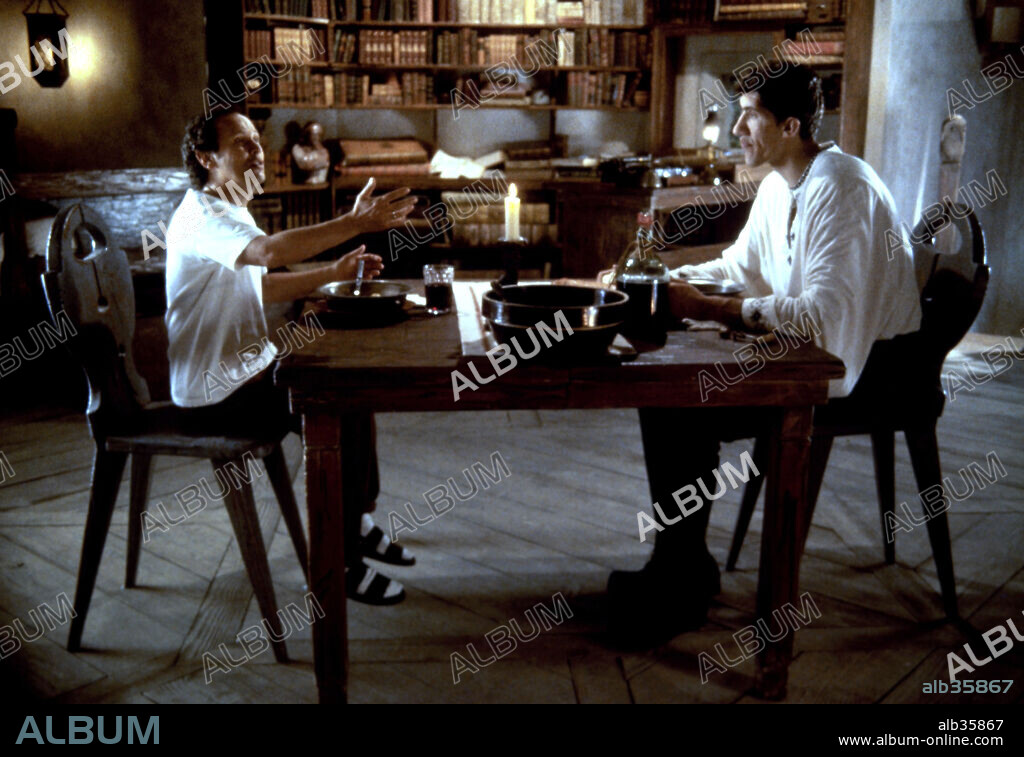 BILLY CRYSTAL and GHEORGHE MURESAN in MY GIANT, 1998, directed by MICHAEL LEHMANN. Copyright CASTLE ROCK ENTERTAINMENT.