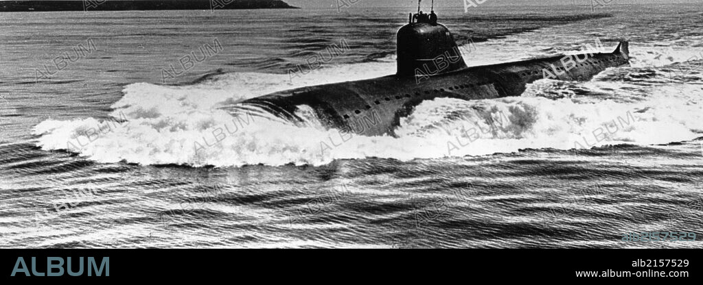 Leninsky komsomol (project 627, november class) nuclear submarine, it was the soviet union's first nuclear powered sub and the first to go to the north pole, northern fleet, ussr, 1965.