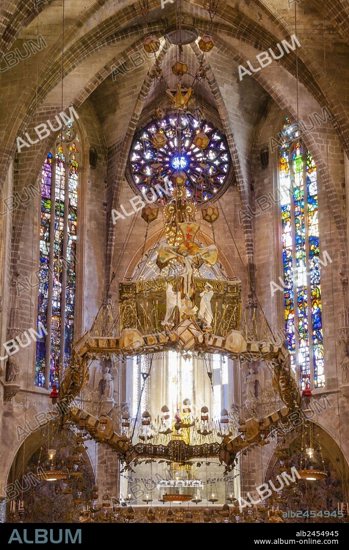 baldaquino obra de Antoni Gaudí, capilla real, Catedral de Mallorca , siglo XIII, Monumento Histórico-artístico, Palma, mallorca, islas baleares, españa, europa.