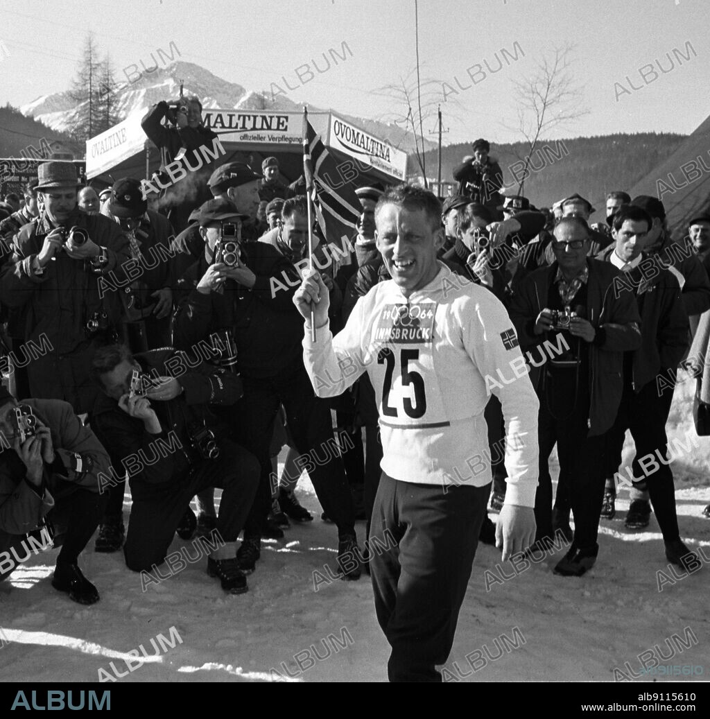 Innsbruck, Austria 196402 The 9th Olympic Winter Games. Combined was won by Tormod Knutsen. Here Knudsen who rejoices and waves a Norwegian flag after the victory. Photographers in the background. Photo: Current / NTB.