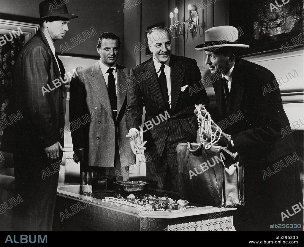 BRAD DEXTER, LOUIS CALHERN, SAM JAFFE y STERLING HAYDEN en LA JUNGLA DE ASFALTO, 1950 (THE ASPHALT JUNGLE), dirigida por JOHN HUSTON. Copyright M.G.M.