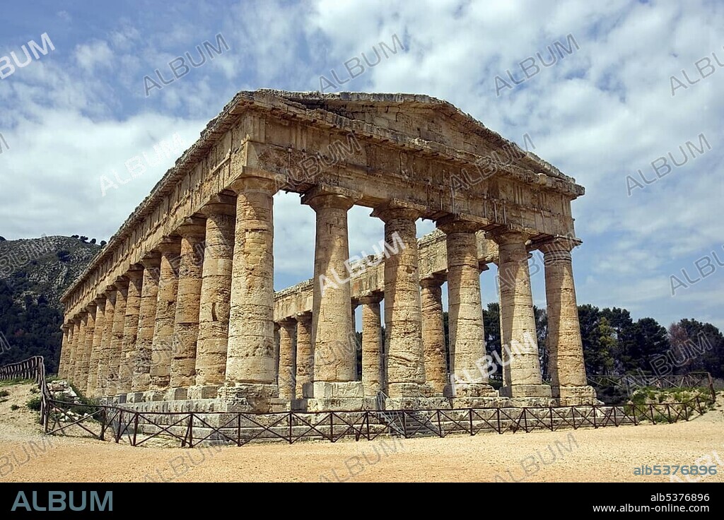 Ancient Greek Doric temple, Segesta, archaeological site, Sicily, Italy