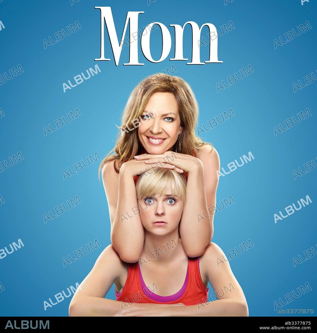 ALLISON JANNEY und ANNA FARIS in MOM, 2013, unter der Regie von CHUCK LORRE. Copyright WARNER BROS. TELEVISION.