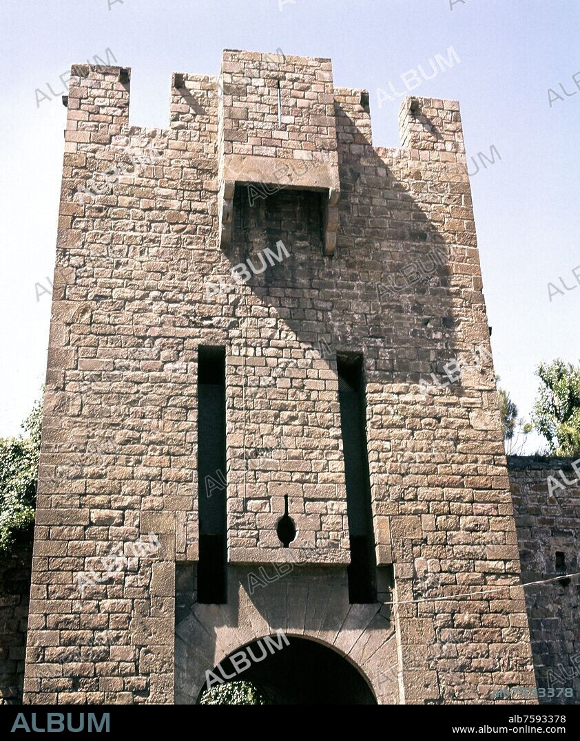 AUTOR LIBRE 01307. RECINTO AMURALLADO-PUERTA DE SANTA MADRONA - SIGLO XIV - CONSTRUIDA POR JAIME I Y AMPLIADA POR PEDRO EL CEREMONIOSO - FOTO AÑOS 70.