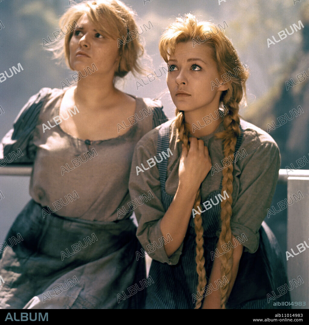 VIA MALA BRD 1961 Paul May Scene with ANITA HÖFER (Hanna Lauretz) and CHRISTINE KAUFMANN (Sylvia Lauretz).