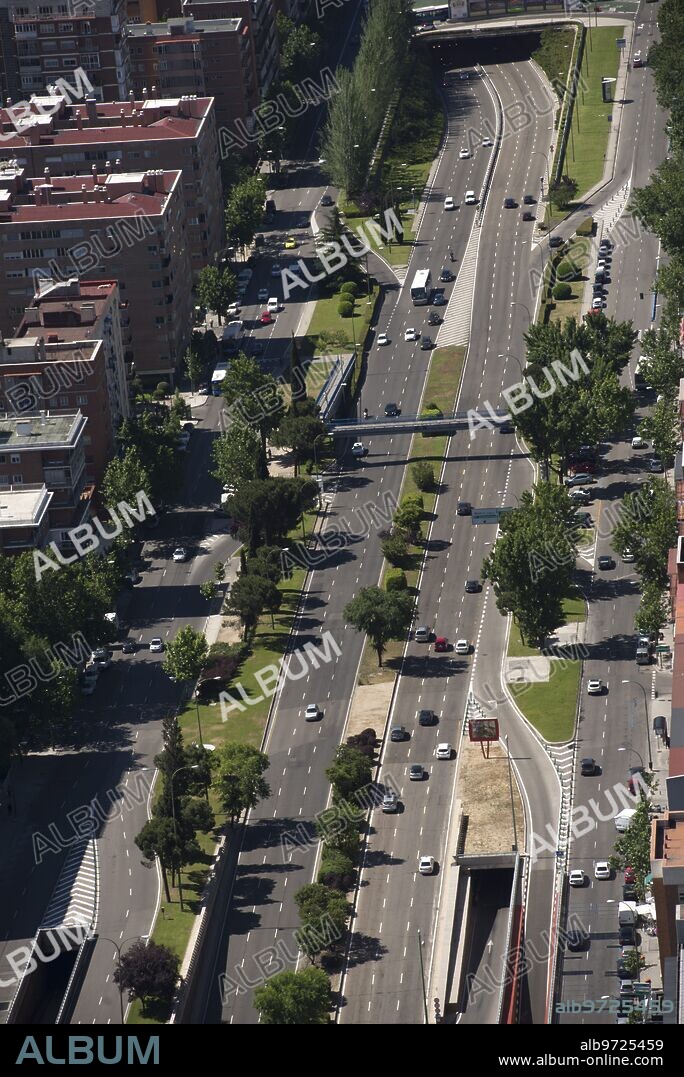 Report from the space tower (aerial view) Paseo de la Castellana Madrid 06/12/2013 Photo Matias Nieto / Oscar del Pozo ARCHDC Matias Nieto.