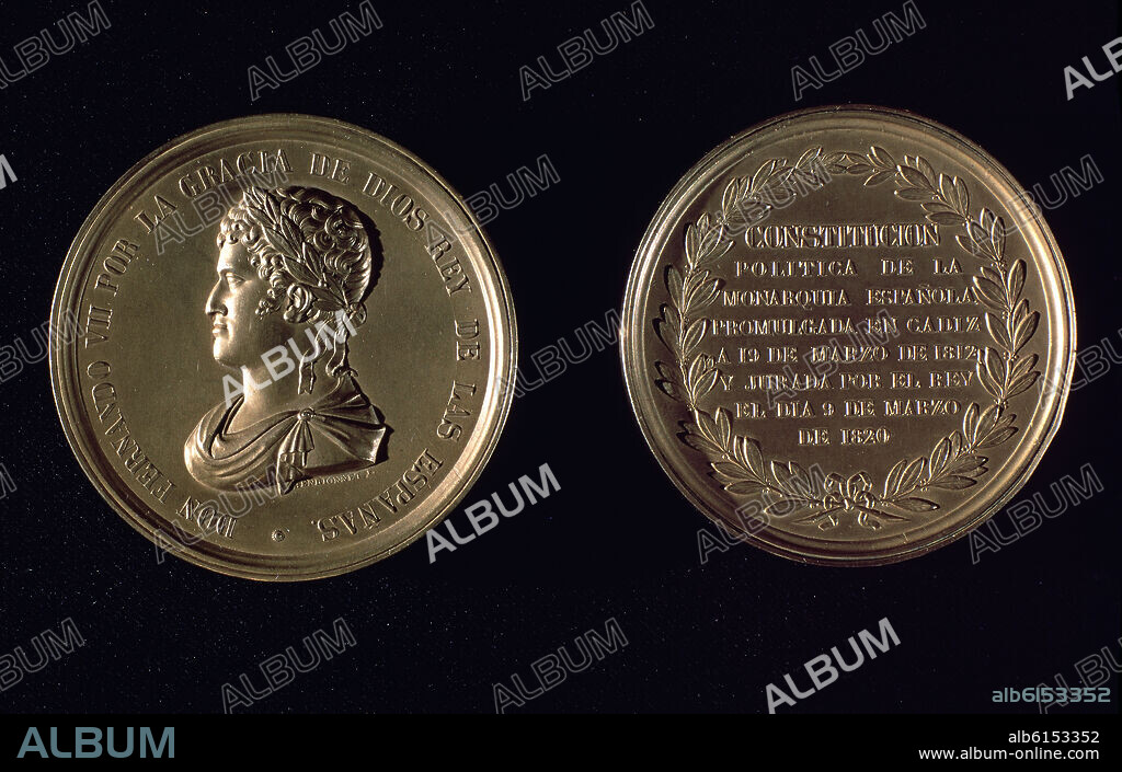 ESTUCHE EN FORMA DE MEDALLA CONMEMORATIVA QUE GUARDA LA CONSTITUCION DE 1812 JURADA POR FERNANDO VII EL 9 DE MARZO DE 1820.