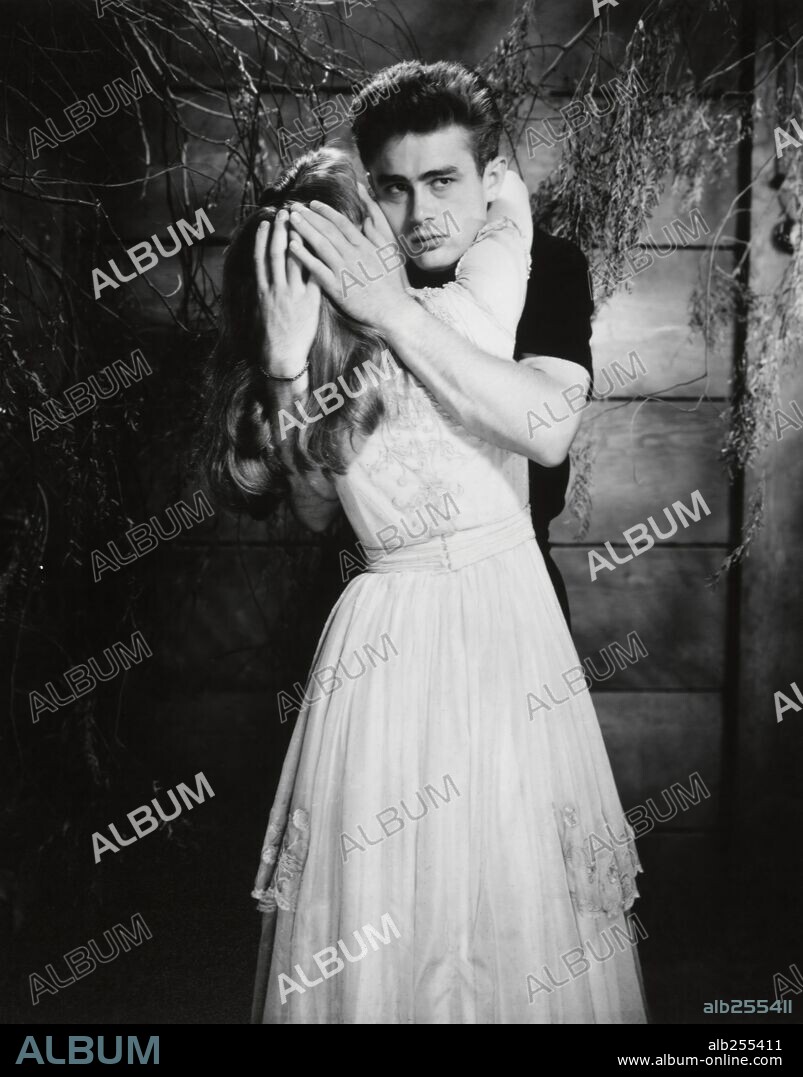 JAMES DEAN y JULIE HARRIS en AL ESTE DEL EDÉN, 1955 (EAST OF EDEN), dirigida por ELIA KAZAN. Copyright WARNER BROTHERS.