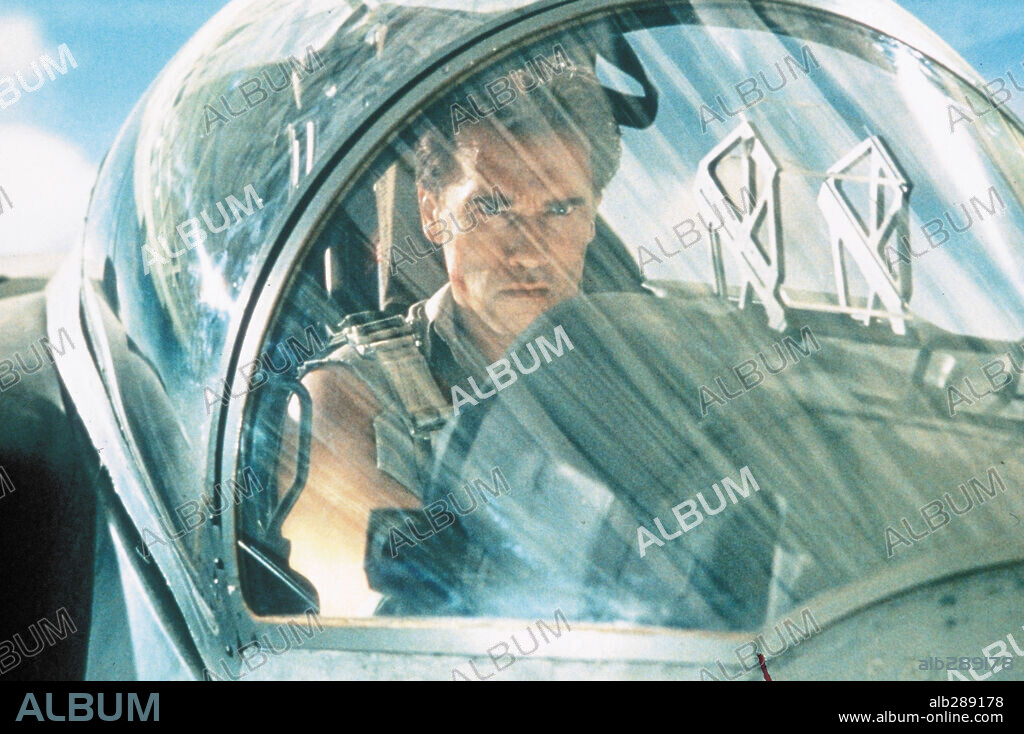 ARNOLD SCHWARZENEGGER en MENTIRAS ARRIESGADAS, 1994 (TRUE LIES), dirigida por JAMES CAMERON. Copyright 20TH CENTURY FOX.