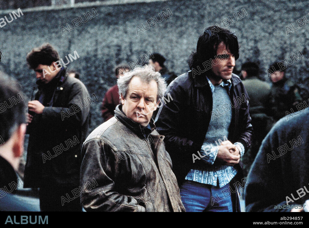 DANIEL DAY-LEWIS y JIM SHERIDAN en EN EL NOMBRE DEL PADRE, 1993 (IN THE NAME OF THE FATHER), dirigida por JIM SHERIDAN. Copyright UNIVERSAL PICTURES / HESSION, JONATHAN.