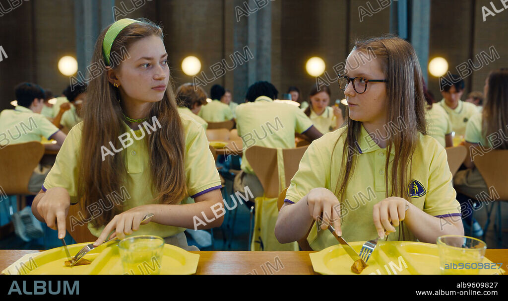 GWEN CURRANT et KSENIA DEVRIENDT dans CLUB ZERO, 2023, réalisé par JESSICA HAUSNER. Copyright COOP 99.