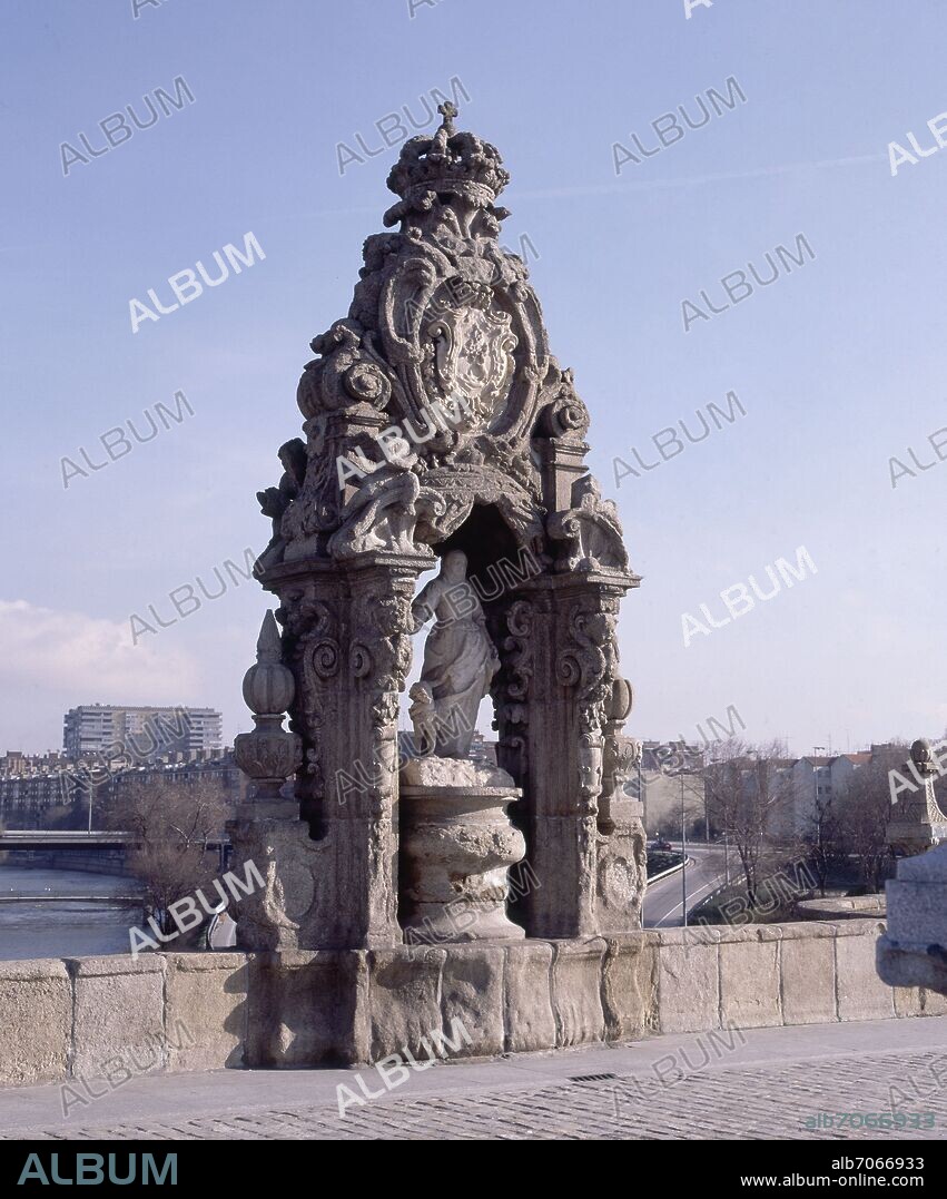 PEDRO DE RIBERA (1683-1742). HORNACINA DEDICADA A SANTA MARIA DE LA CABEZA- S XVIII - JUAN RON AUTOR DE LA ESCULTURA - FOTO AÑOS 00.