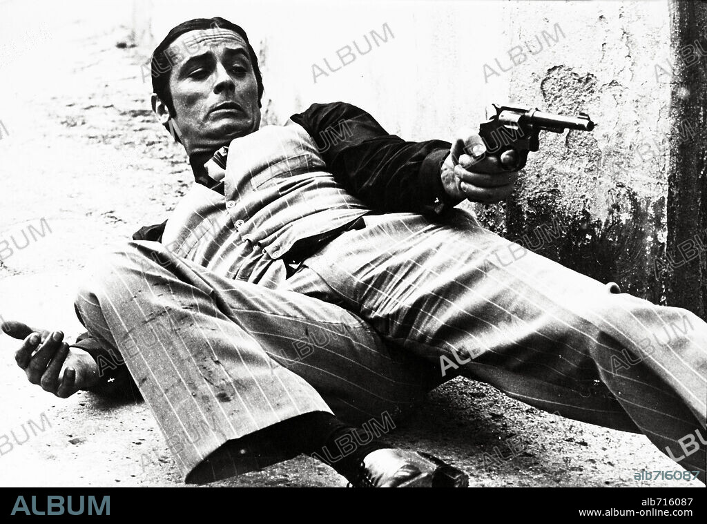 ALAIN DELON in BORSALINO, 1970, directed by JACQUES DERAY. Copyright ADEL PRODUCTIONS.