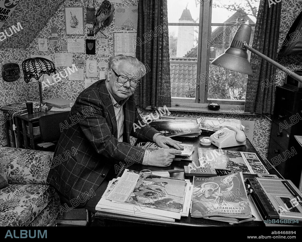 Jonstorp 1983-10-21. Rune Moberg, journalist och författare, i sitt hem i Rekekroken utanför Jonstorp . Foto: Torbjörn Andersson / EXP / TT / Kod 4 . ** AFTONBLADET OUT **.