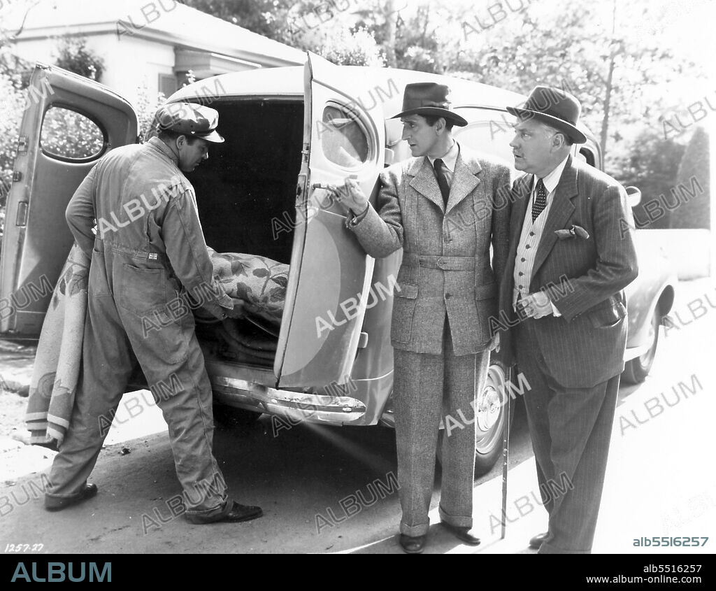 BASIL RATHBONE and NIGEL BRUCE in SHERLOCK HOLMES IN WASHINGTON, 1943, directed by ROY WILLIAM NEILL. Copyright UNIVERSAL PICTURES.