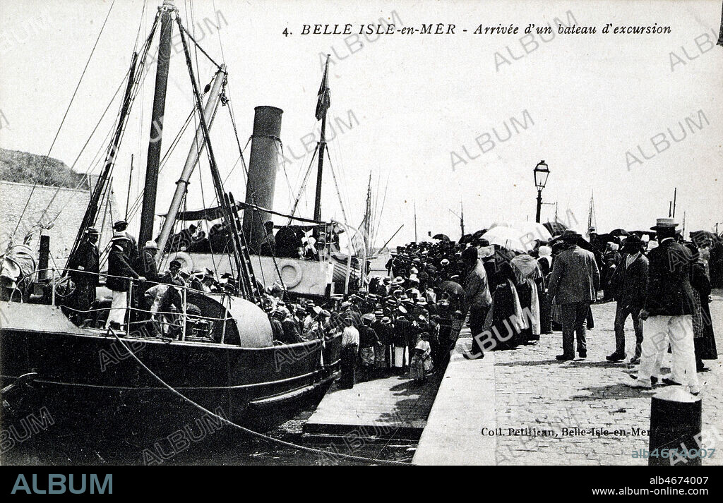 Belle-Isle-en-Mer (Morbihan) Arrivee d'un bateau d'excursion. Carte postale vers 1900-1910. Credit Collection IM/Kharbine Tapabor.