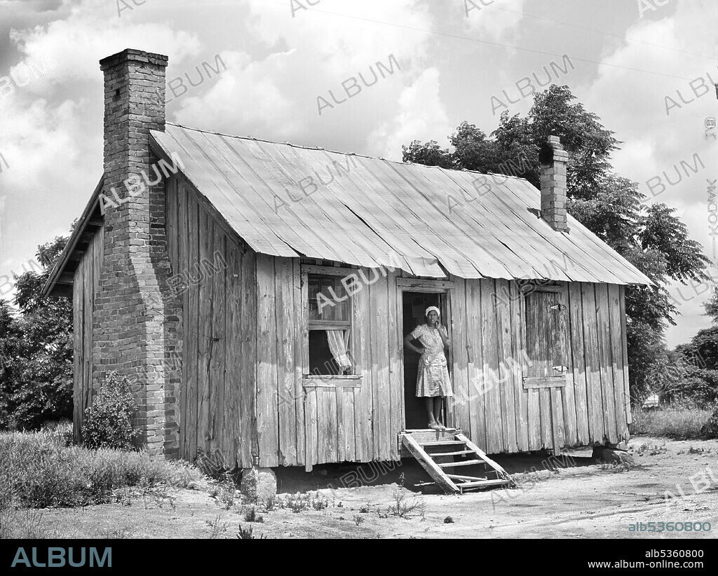 Home of Mary Sue Turner whose Husband is a Sawmill Worker, Near Siloam, Greene County, Georgia, USA, Jack Delano, U.S. Farm Security Administration, June 1941.