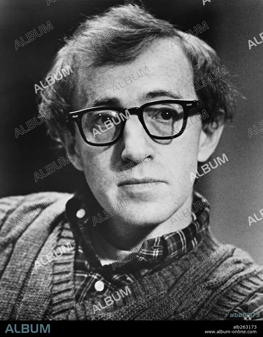 WOODY ALLEN dans INTERIORS, 1978, réalisé par WOODY ALLEN. Copyright UNITED ARTISTS.