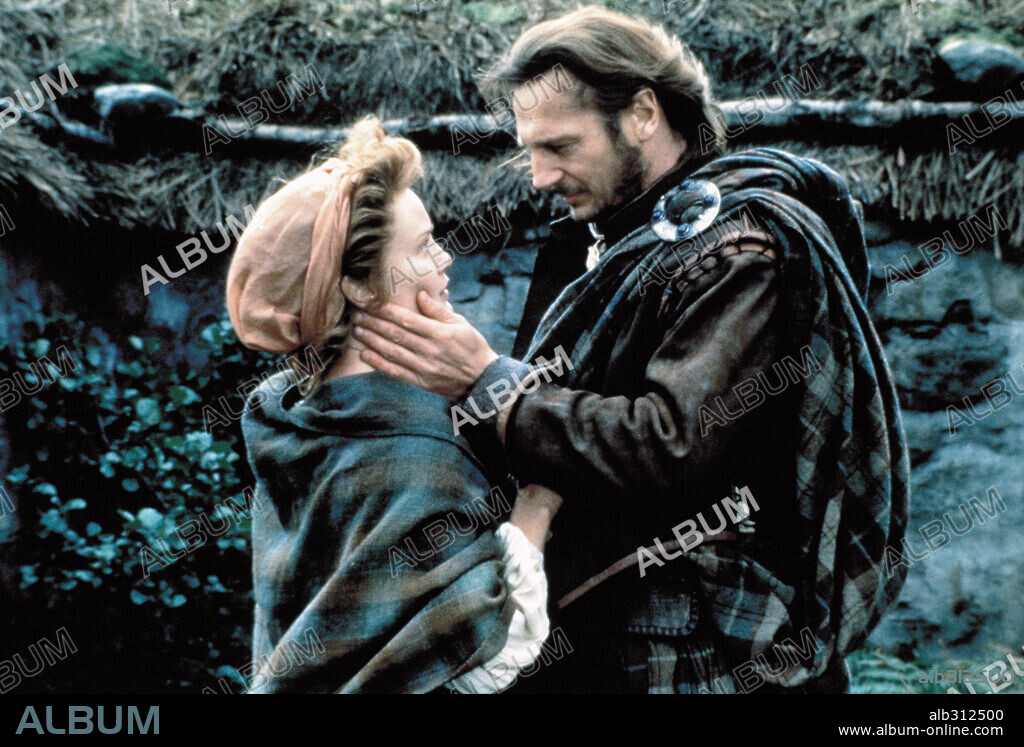 JESSICA LANGE and LIAM NEESON in ROB ROY, 1995, directed by MICHAEL CATON-JONES. Copyright UNITED ARTISTS / COLLINS, TOM.