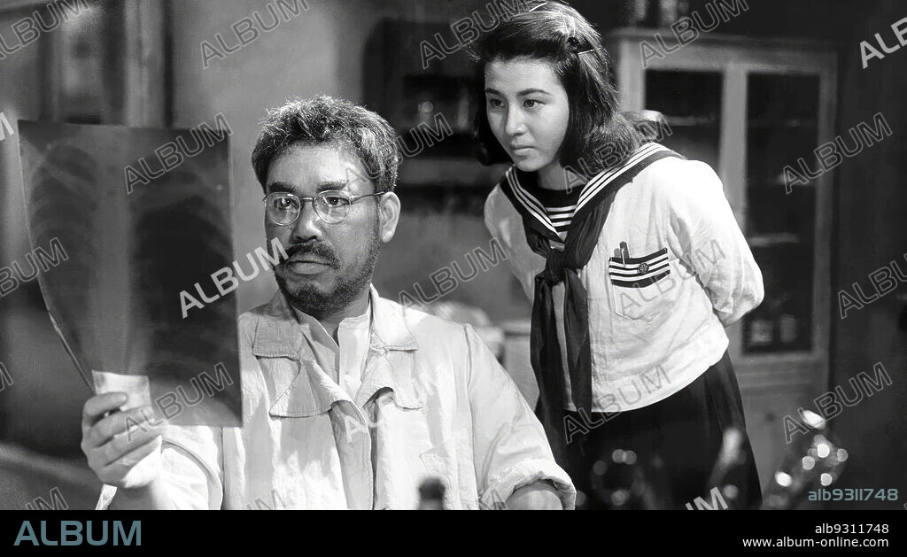 TAKASHI SHIMURA and YOSHIKO KUGA in DRUNKEN ANGEL, 1948 (YOIDORE TENSHI), directed by AKIRA KUROSAWA. Copyright Toho.